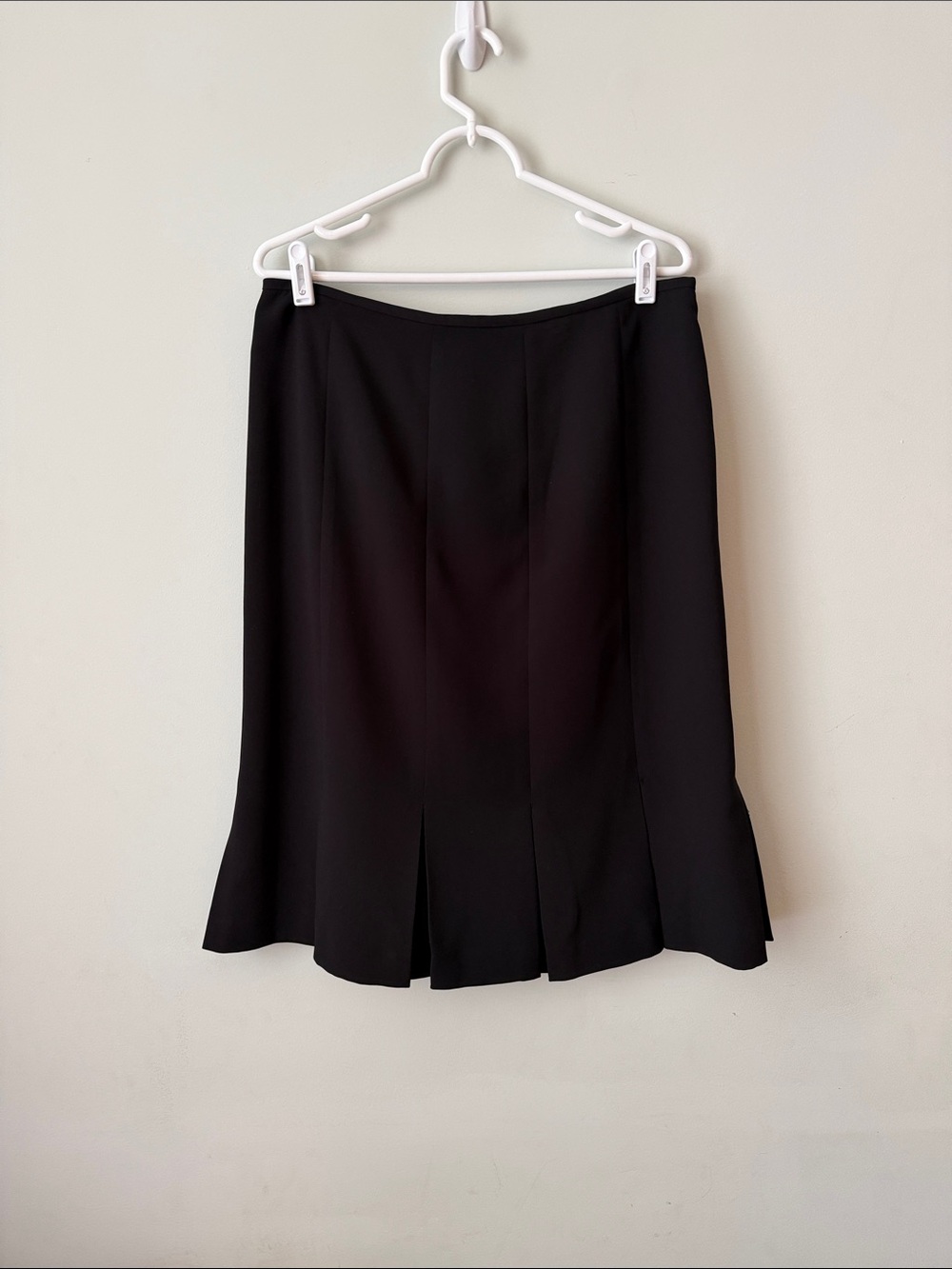 Jones Studio Black Midi Skirt with Pleated Hem